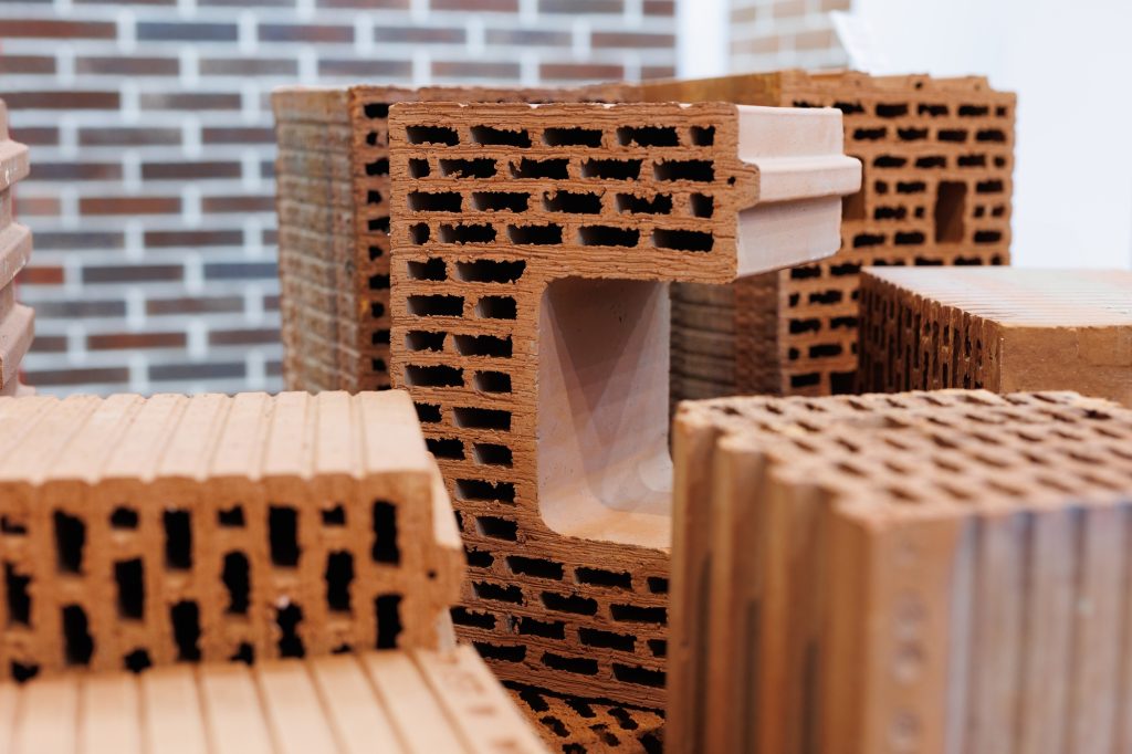 Servicios 2 Samples of ceramic bricks. Hollow brick. Material for the construction of walls and partitions.